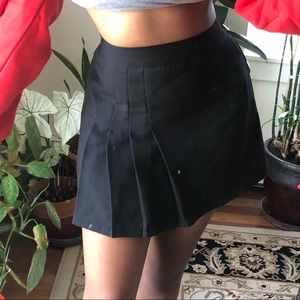 Black side pleat tennis skirt